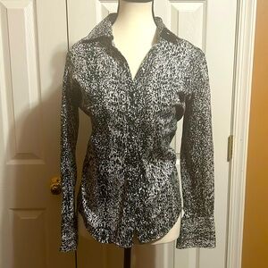 Calvin Klein Women’s Button Up Very well fitting top Preowned but great, Sz S